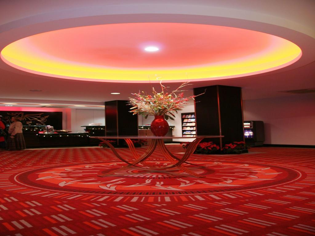 The Dragon Hotel Суонзи Интериор снимка