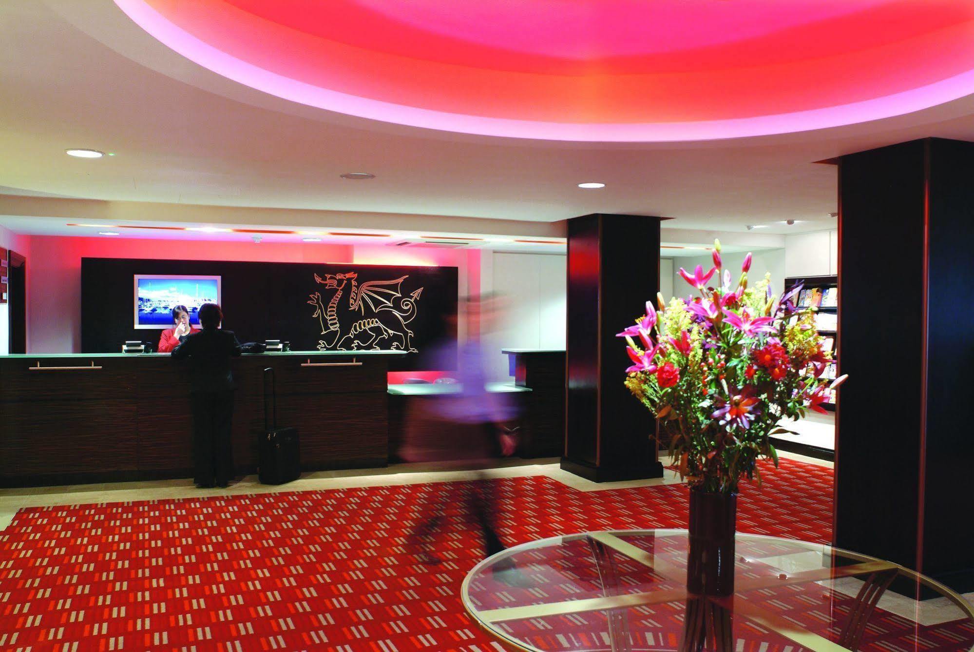 The Dragon Hotel Суонзи Екстериор снимка