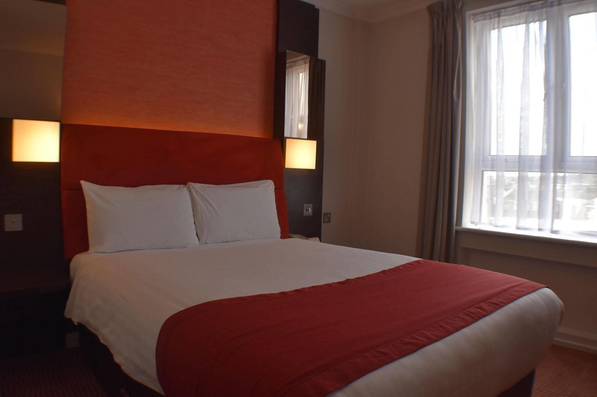 The Dragon Hotel Суонзи Екстериор снимка