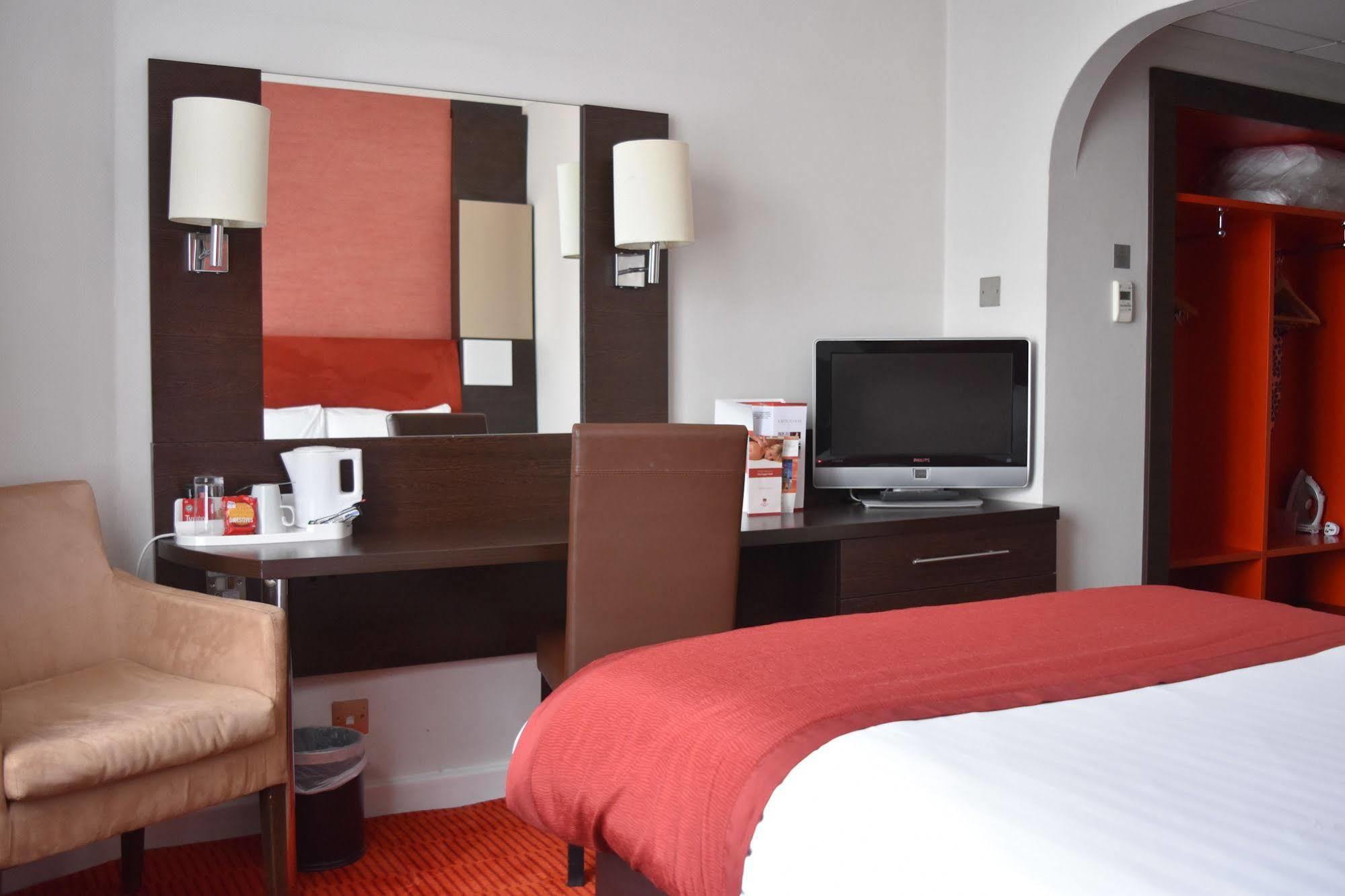 The Dragon Hotel Суонзи Екстериор снимка